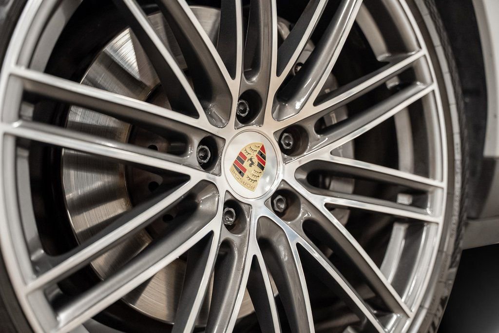 Used 2023 Porsche Cayenne Platinum Edition AWD/4WD image 6
