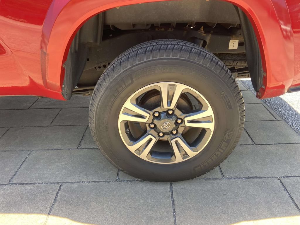 Used 2016 Toyota Tacoma TRD Sport w/ Towing Package RWD image 9
