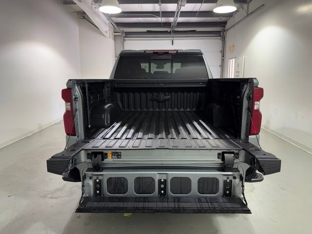 Used 2025 Chevrolet Silverado 1500 High Country AWD/4WD image 8