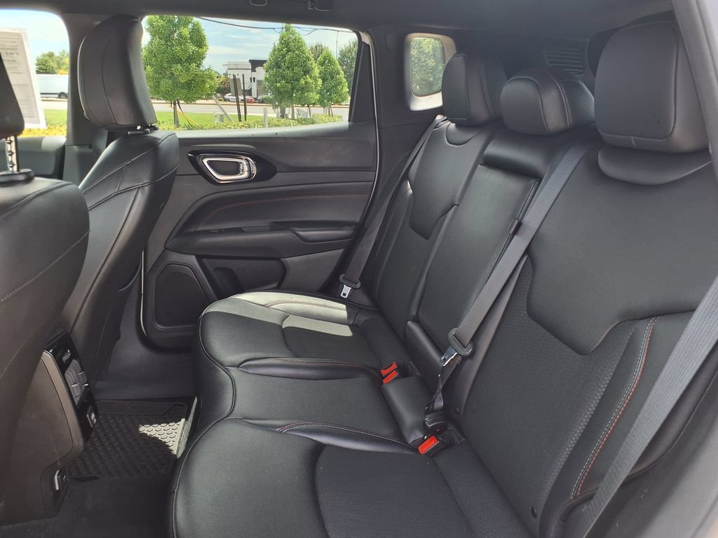 Used 2025 Jeep Compass Trailhawk AWD/4WD image 17