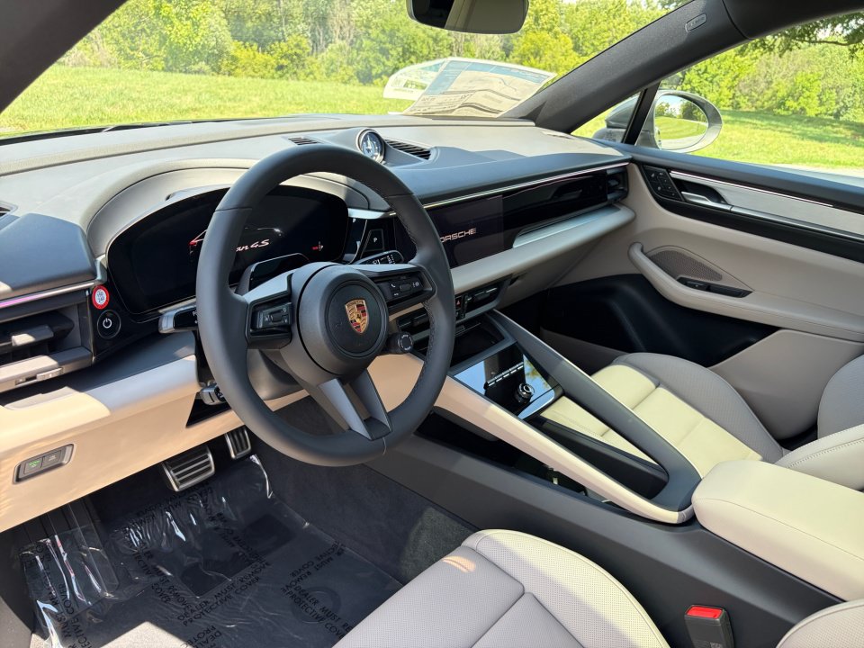 New 2026 Porsche Macan 4S Electric AWD/4WD image 15