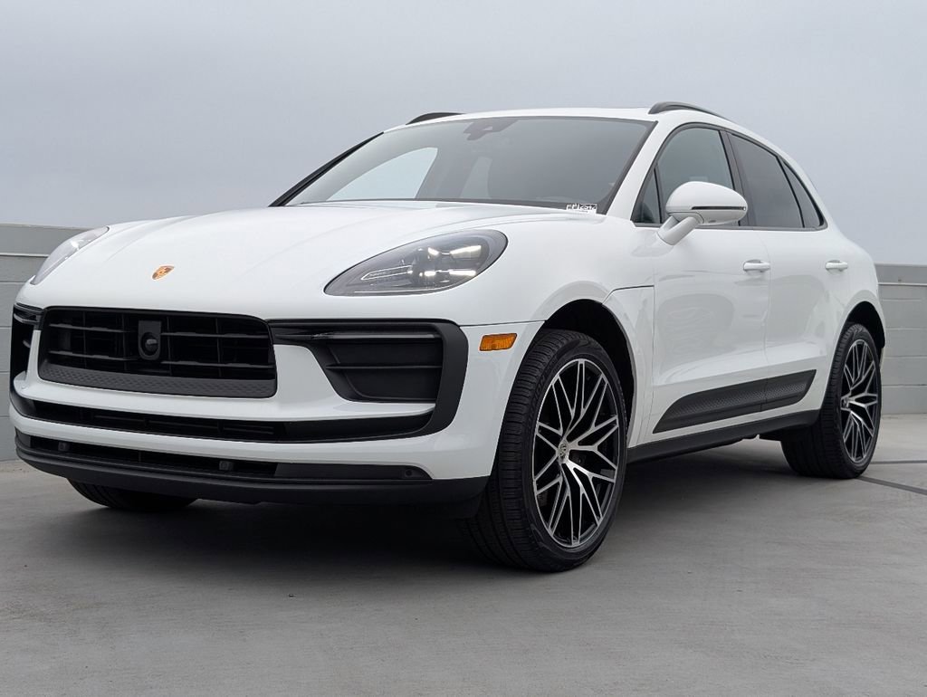 Certified 2024 Porsche Macan AWD/4WD image 1