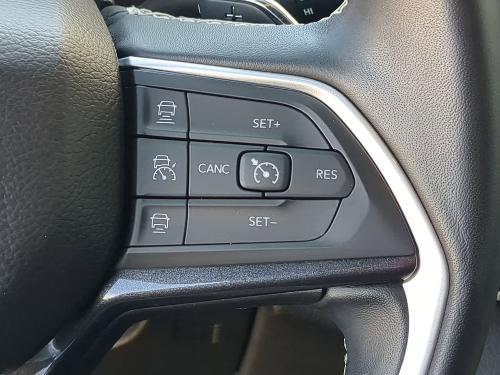 Used 2022 Jeep Grand Cherokee L Laredo AWD/4WD image 24