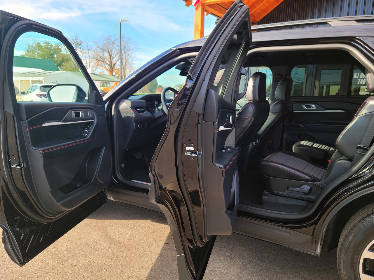 Used 2025 Ford Explorer ST-Line image 7