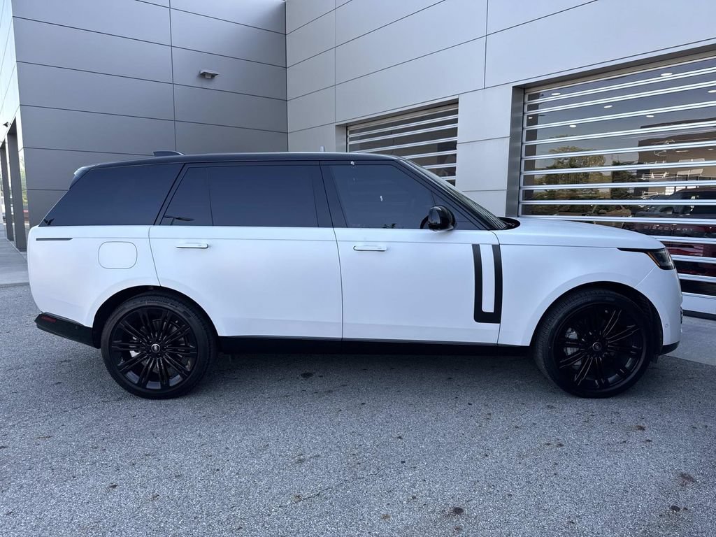 Used 2025 Land Rover Range Rover Long Wheelbase SE AWD/4WD image 9