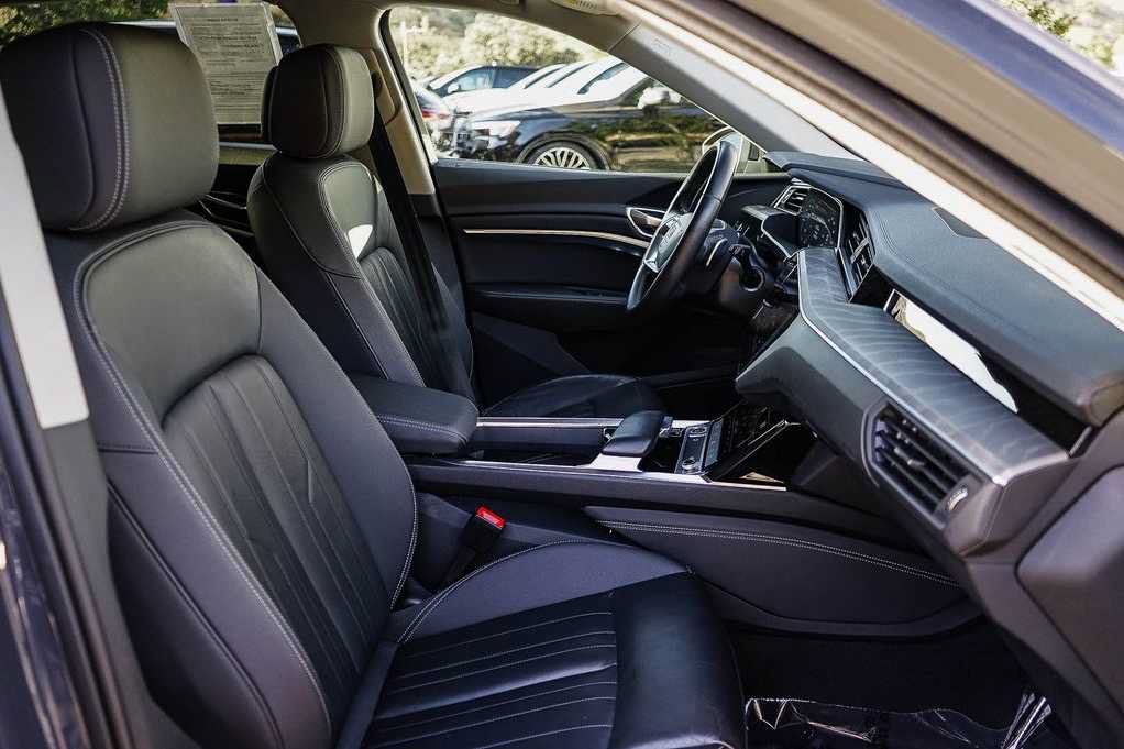 Used 2024 Audi Q8 e-tron Premium AWD/4WD image 17