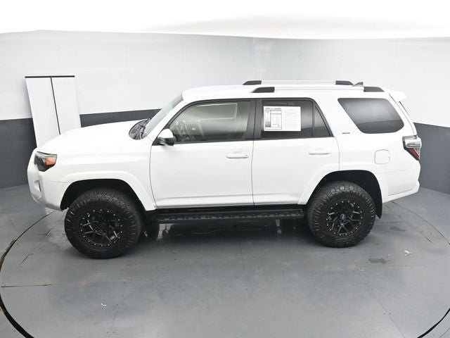 Used 2022 Toyota 4Runner SR5 AWD/4WD image 22