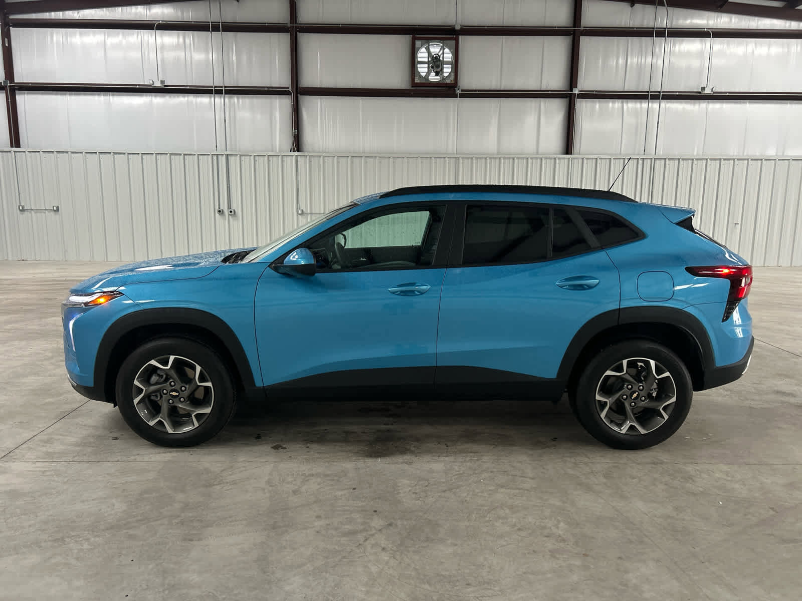 Used 2025 Chevrolet Trax LT w/ Driver Confidence Package image 2