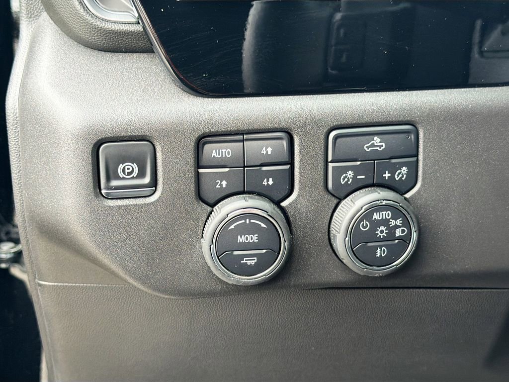 Used 2025 Chevrolet Silverado 1500 LT Trail Boss w/ Convenience Package II image 10