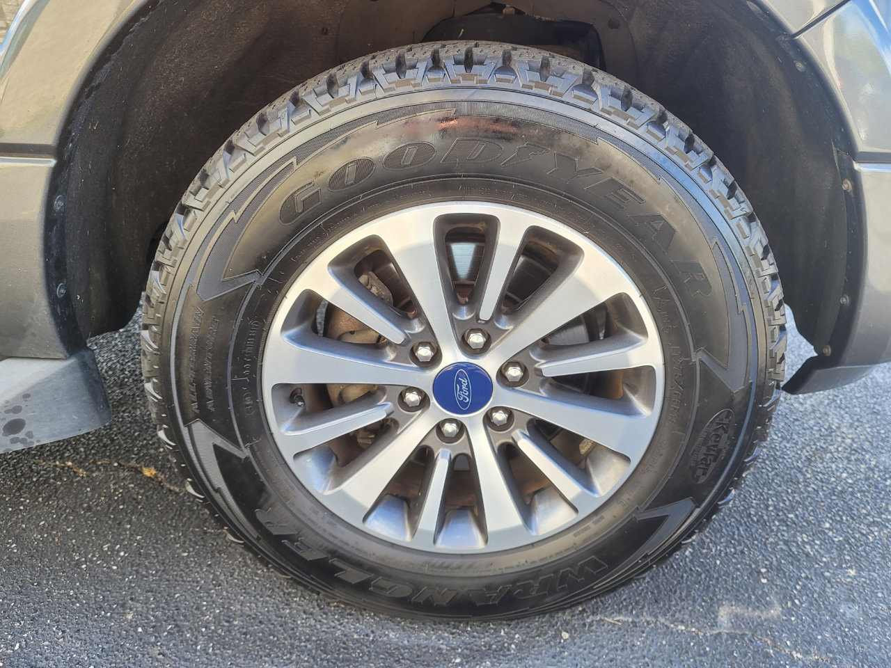 Used 2016 Ford Expedition XLT image 39
