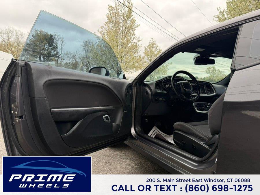Used 2015 Dodge Challenger SXT w/ Super Sport Group (SS/T) RWD image 9