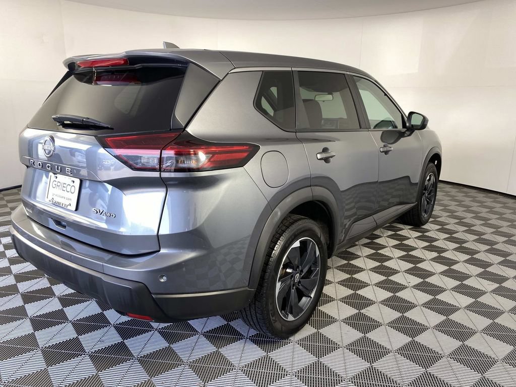 Used 2024 Nissan Rogue SV AWD/4WD image 9