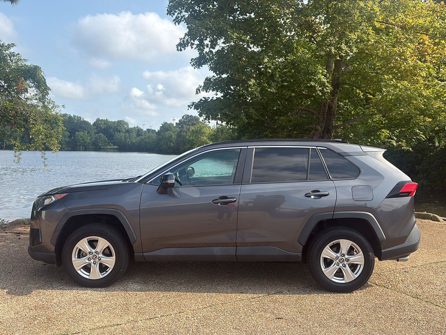 Used 2021 Toyota RAV4 XLE AWD/4WD image 10