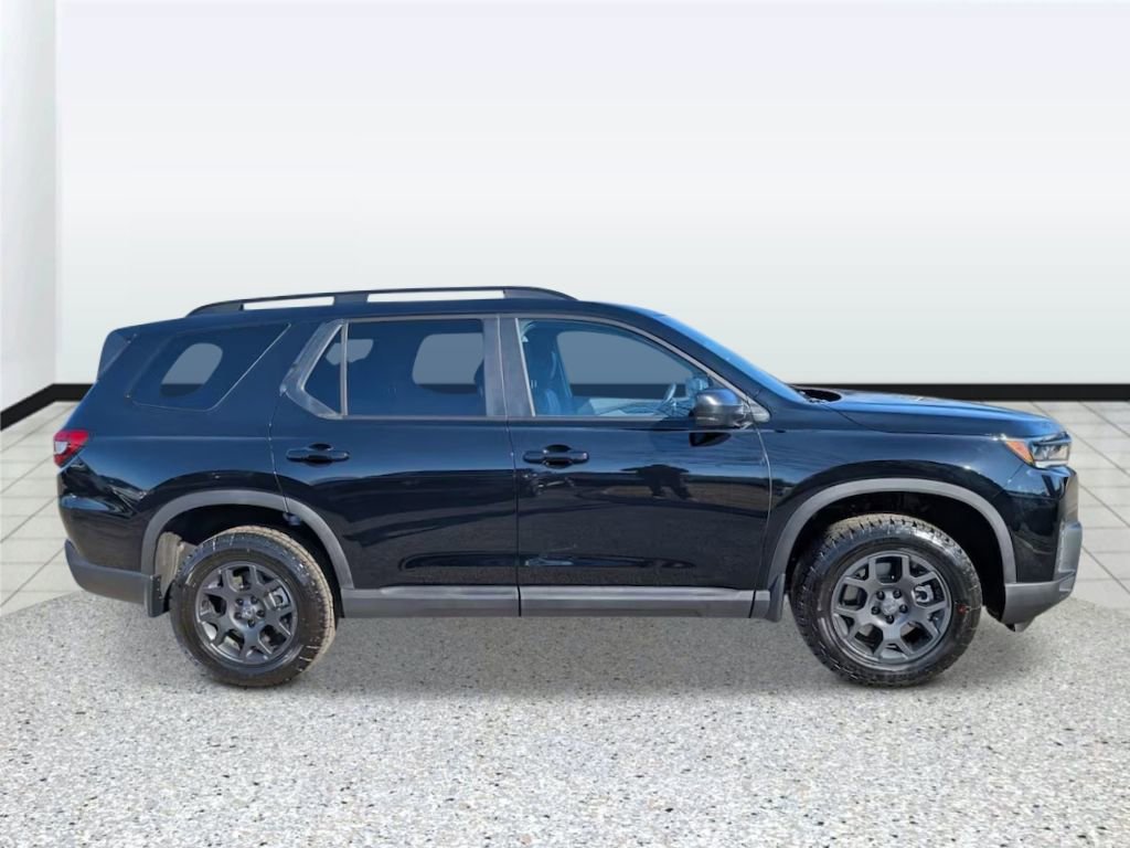 New 2026 Honda Pilot TrailSport image 2