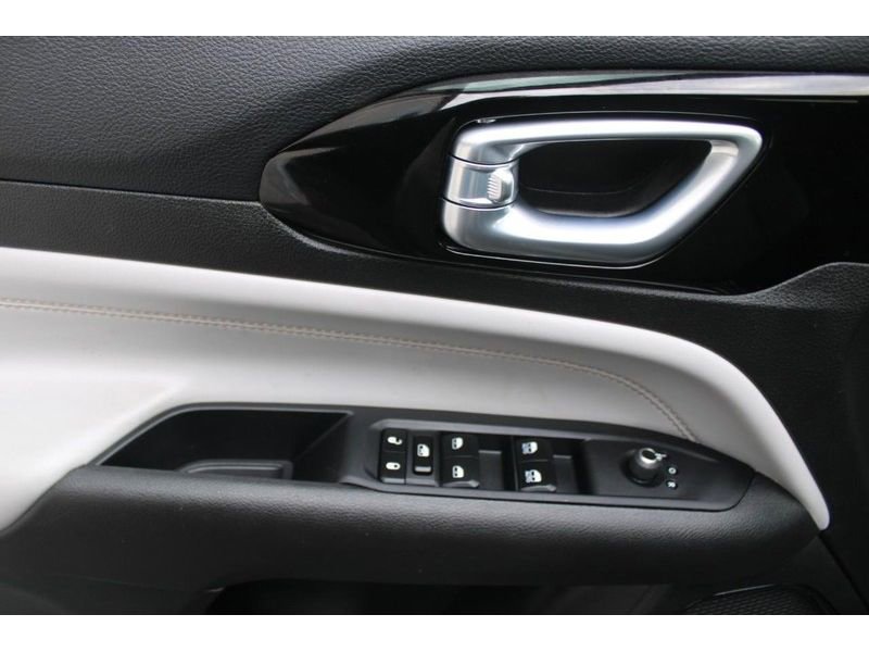 Used 2023 Jeep Compass Limited image 20