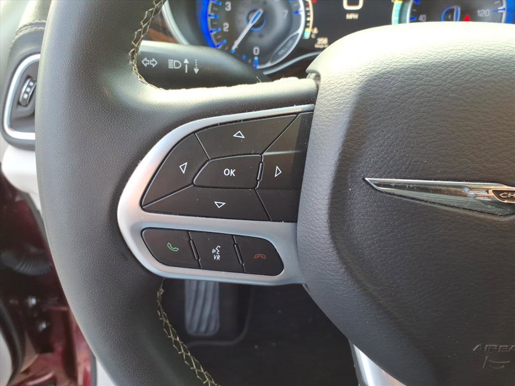 Used 2023 Chrysler Pacifica Limited image 32