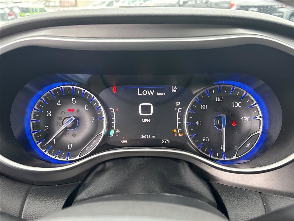 Used 2024 Chrysler Pacifica Touring-L image 19