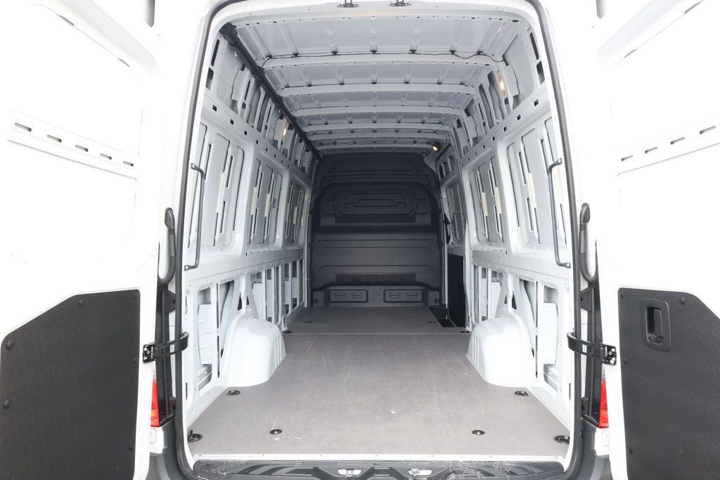 Used 2025 Mercedes-Benz Sprinter 2500 image 20