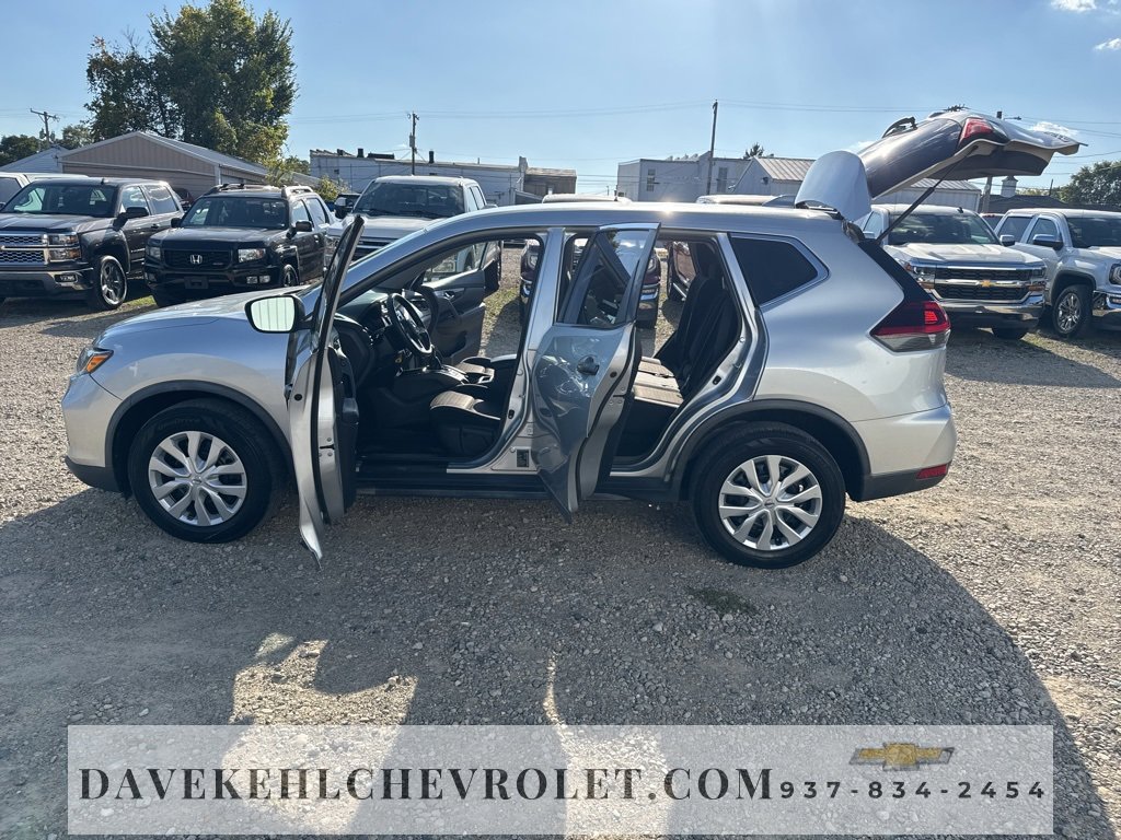 Used 2018 Nissan Rogue S image 27