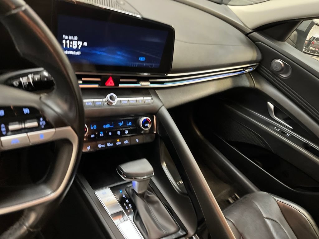 Used 2023 Hyundai Elantra Limited w/ Cargo Package FWD image 17