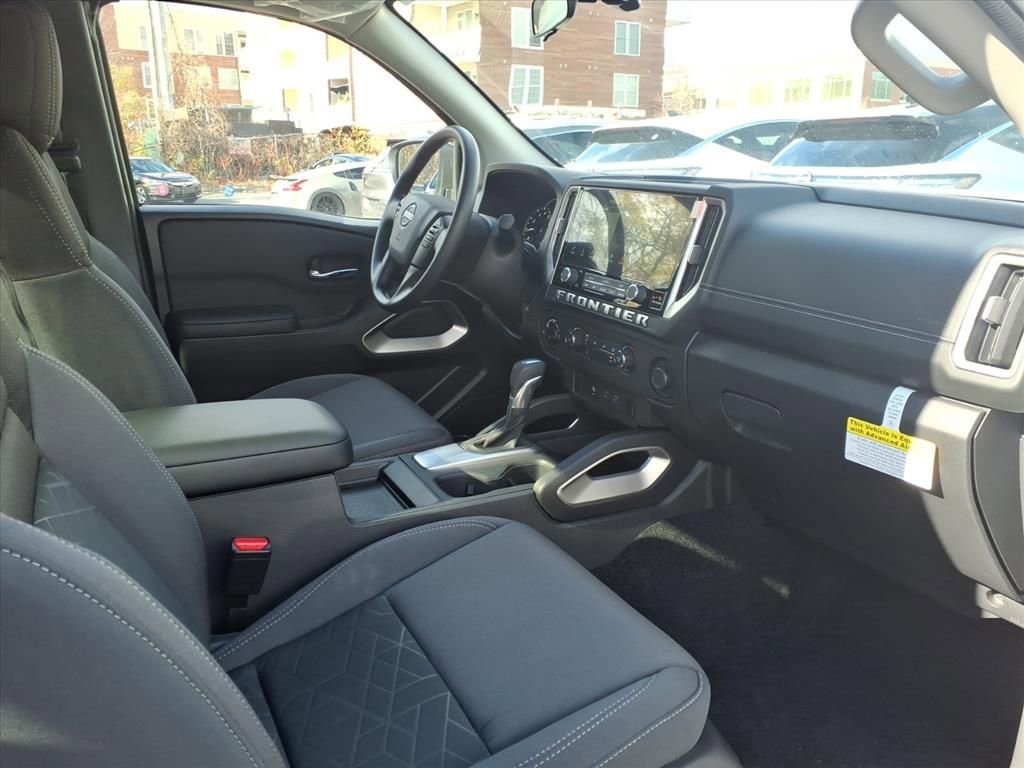 New 2025 Nissan Frontier SV image 7