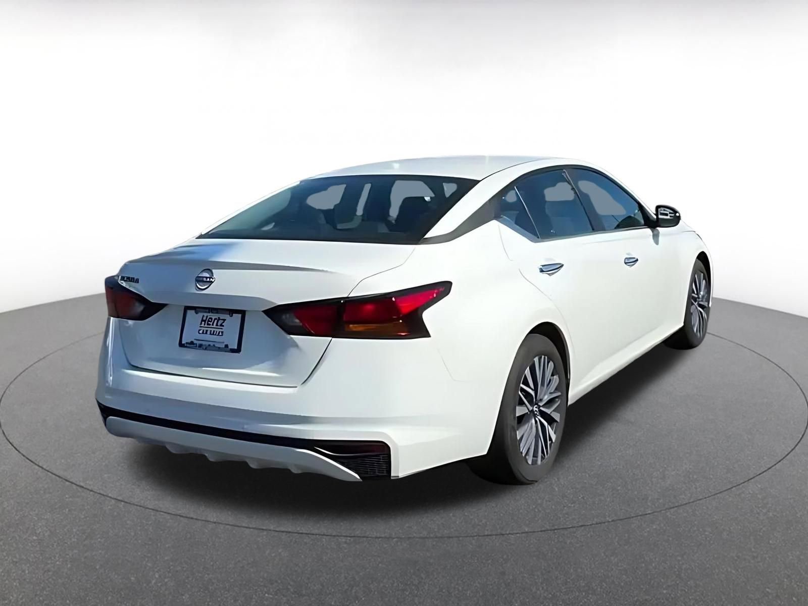 Used 2025 Nissan Altima 2.5 SV FWD image 7