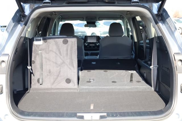 Used 2022 Toyota Highlander LE image 30