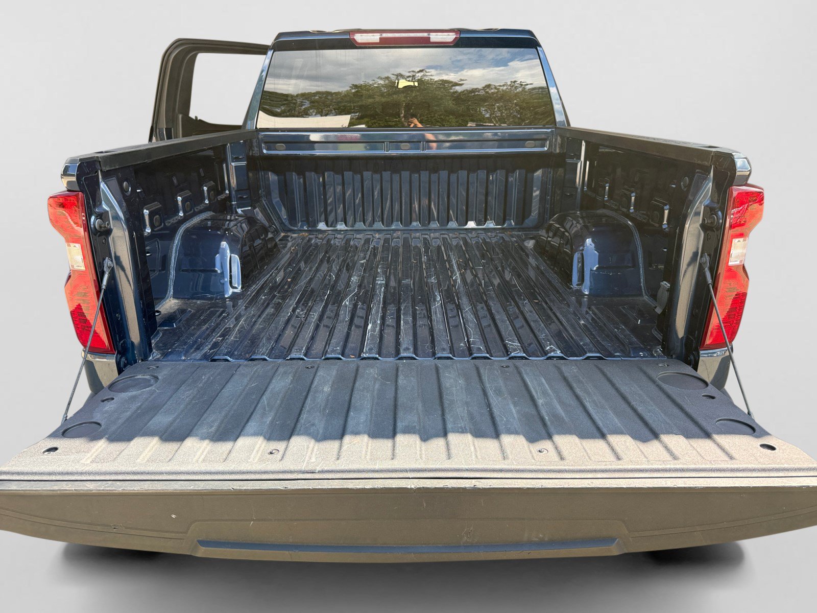 Used 2023 Chevrolet Silverado 1500 LT AWD/4WD image 17