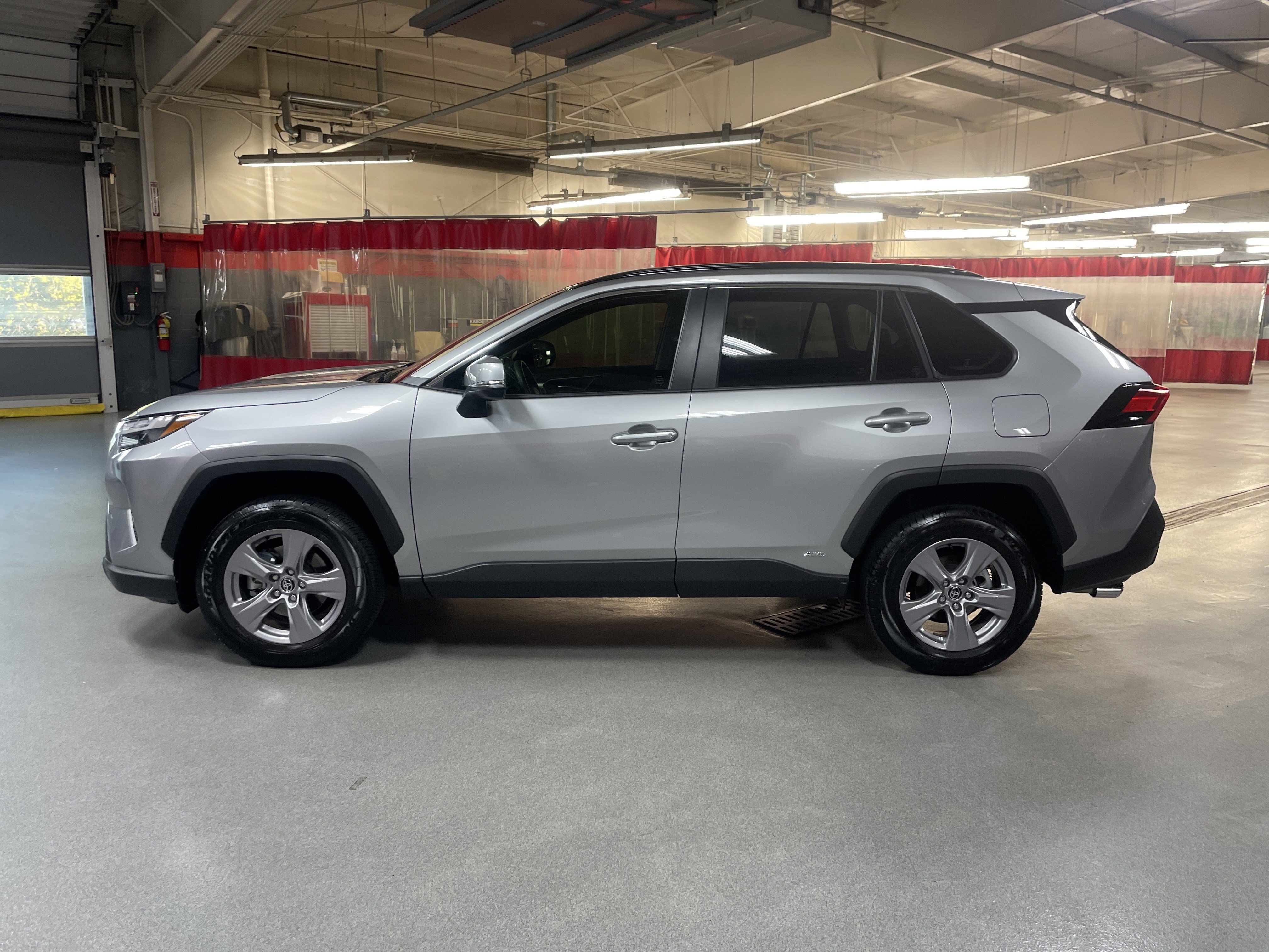 Used 2025 Toyota RAV4 XLE image 7