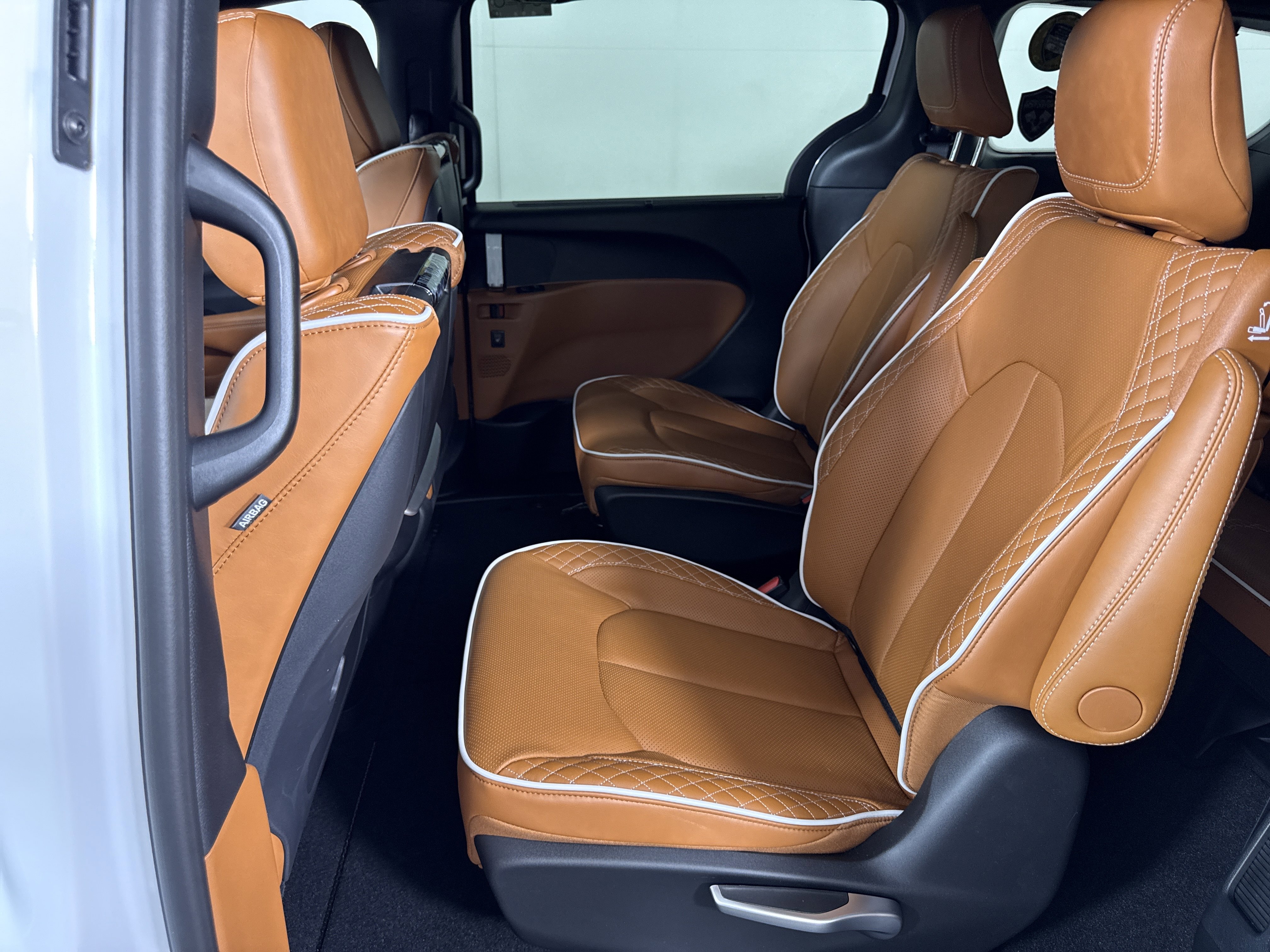 New 2026 Chrysler Pacifica Pinnacle image 11