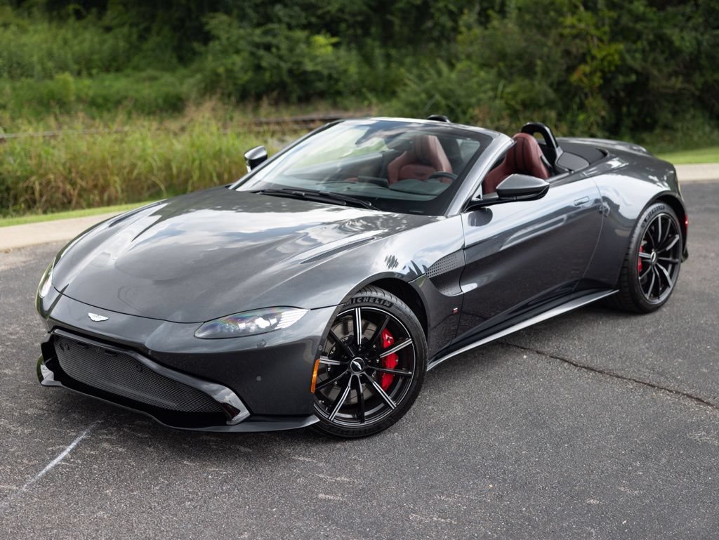 Used 2021 Aston Martin V8 Vantage Roadster RWD image 2