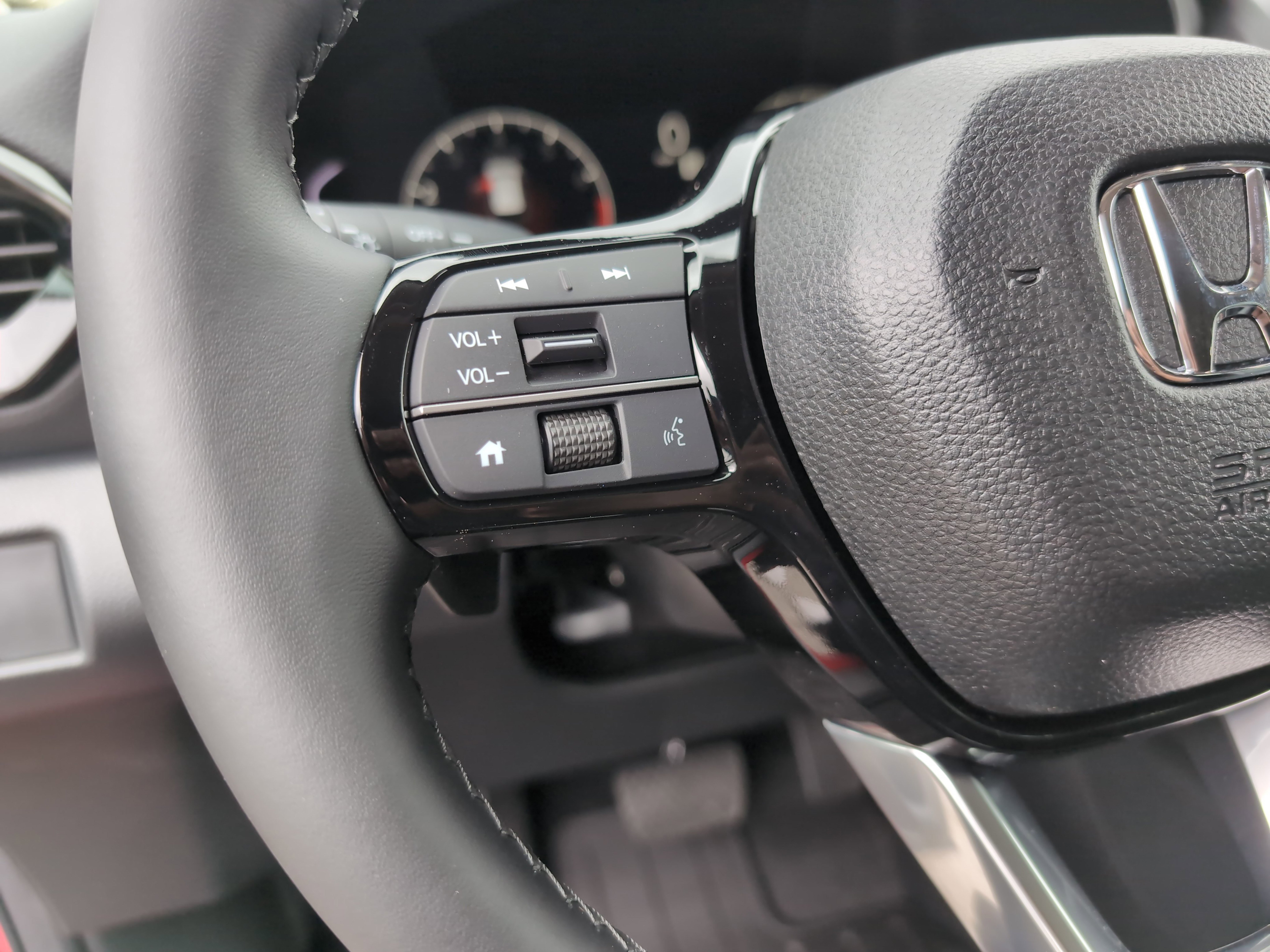 Certified 2025 Honda Pilot Touring image 24