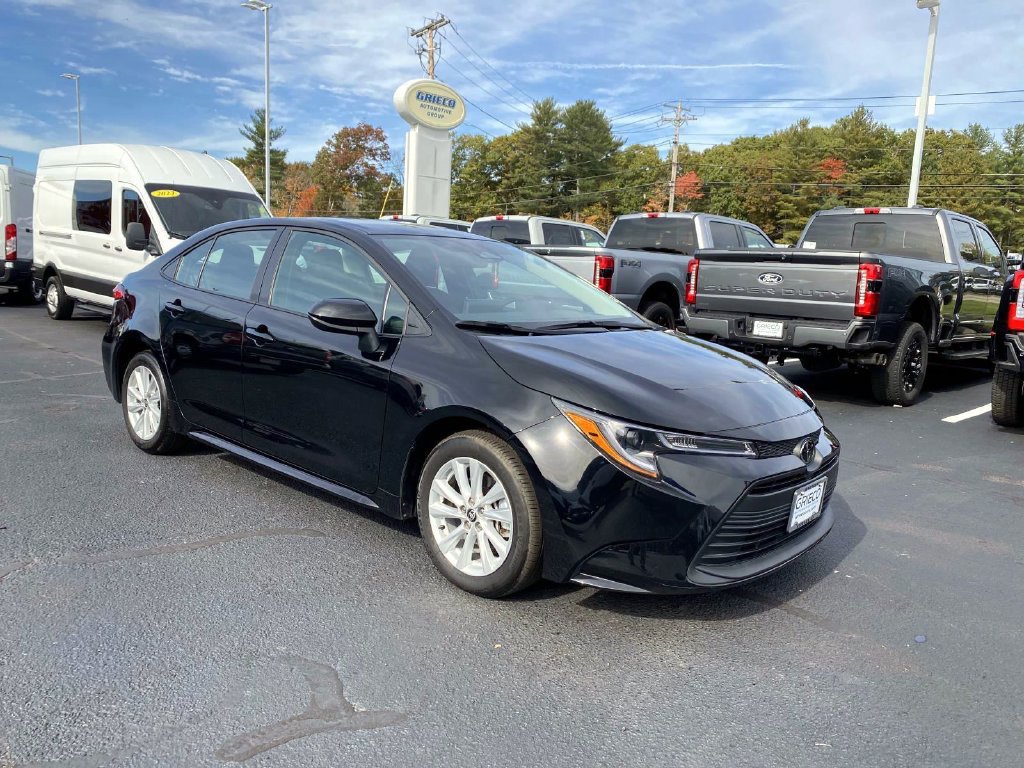 Used 2025 Toyota Corolla LE w/ LE Premium Package FWD image 1