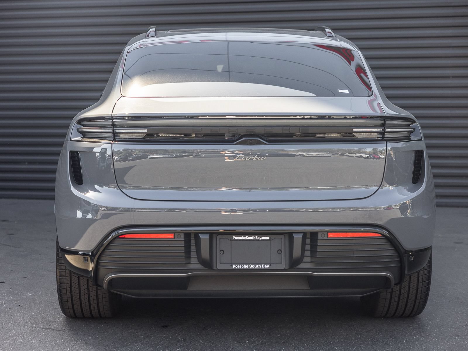 Certified 2025 Porsche Macan Turbo Electric AWD/4WD image 9
