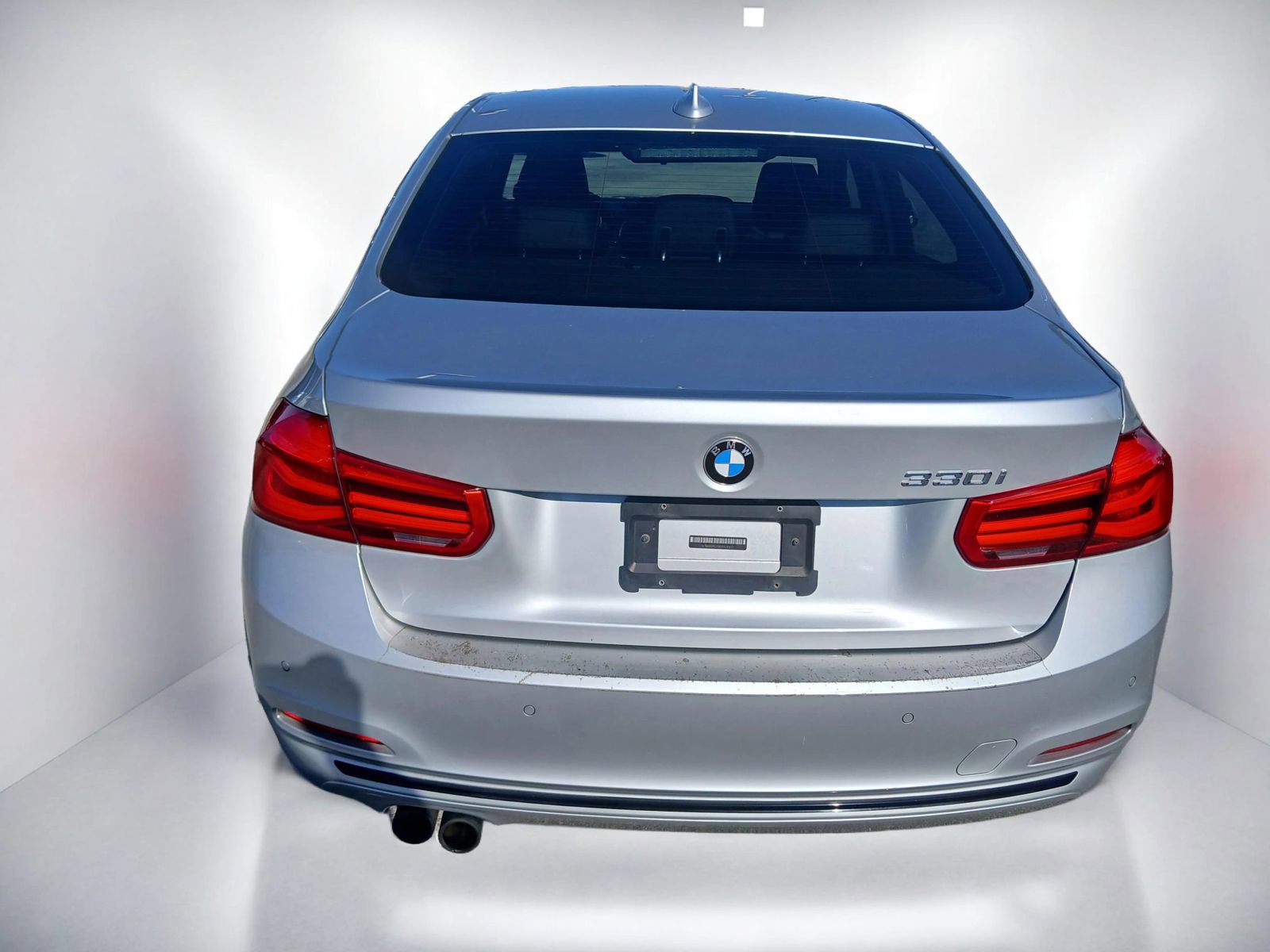 Used 2017 BMW 330i Sedan w/ Driver Assistance Package RWD image 6