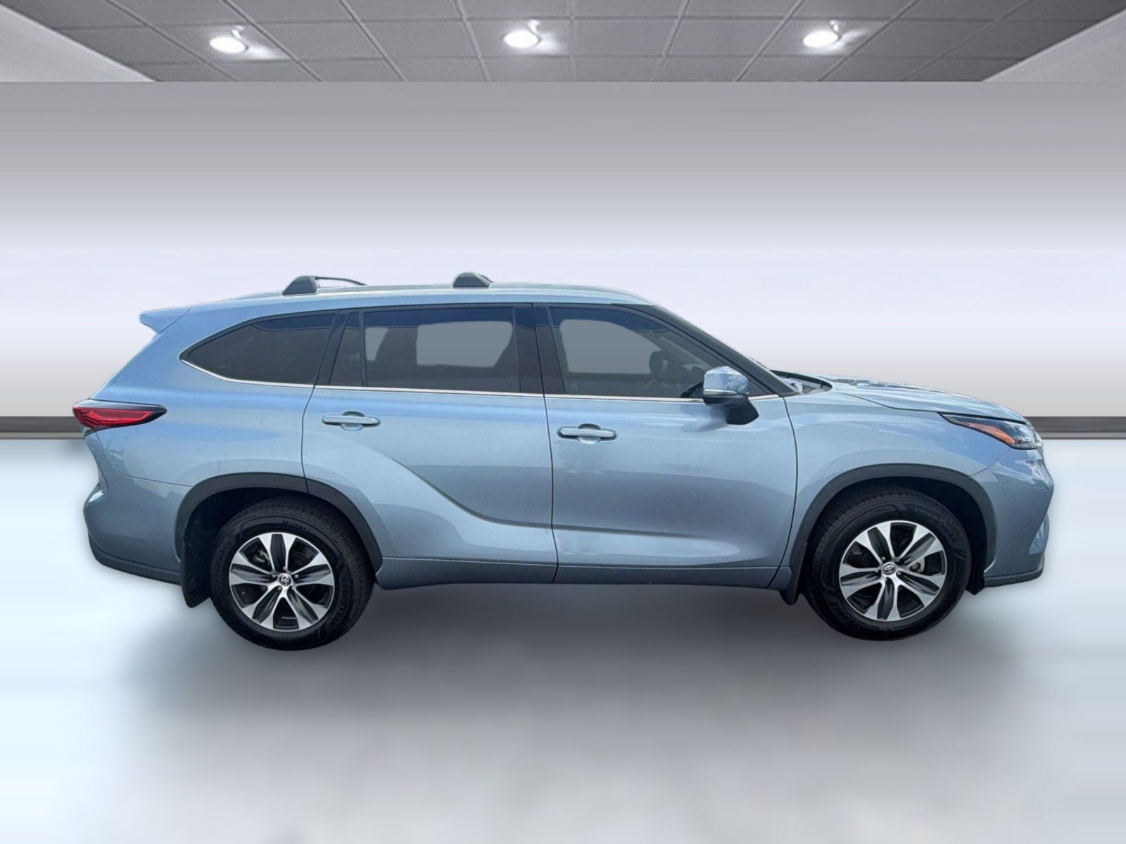 Used 2022 Toyota Highlander XLE AWD/4WD image 8