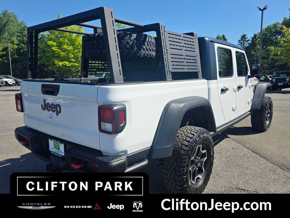 Used 2023 Jeep Gladiator Rubicon w/ Cold Weather Group AWD/4WD image 4