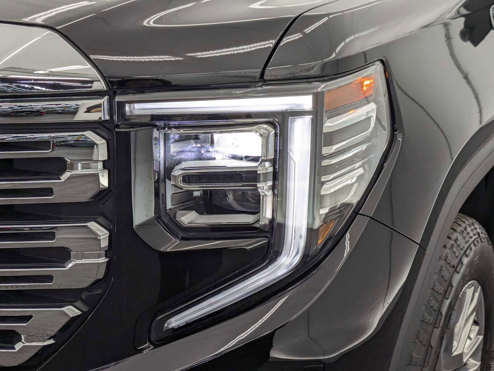 Used 2025 GMC Sierra 1500 Denali w/ Technology Package AWD/4WD image 10