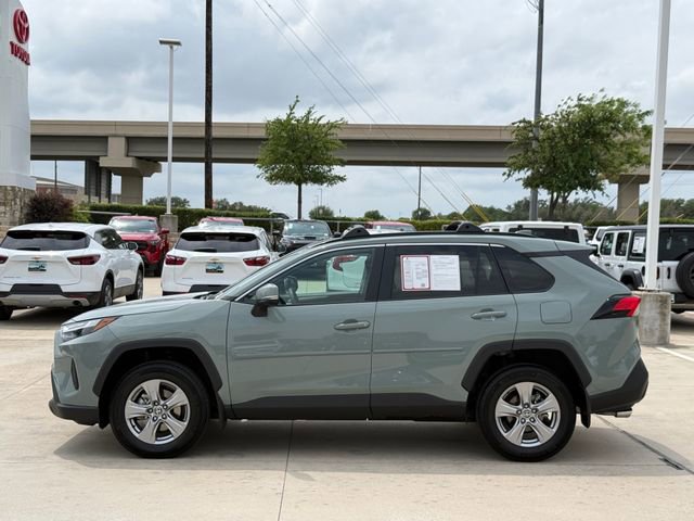 Used 2022 Toyota RAV4 XLE w/ Convenience Package image 8