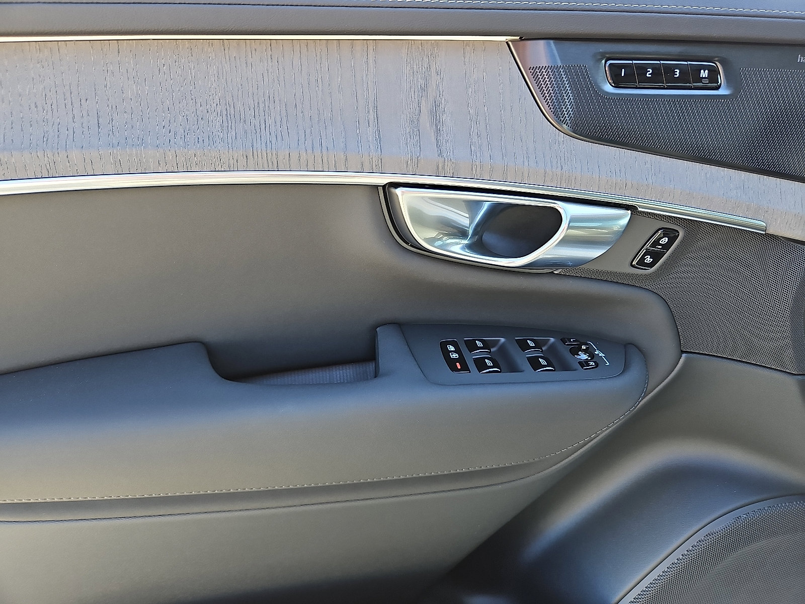 New 2026 Volvo XC90 B6 Ultra image 9