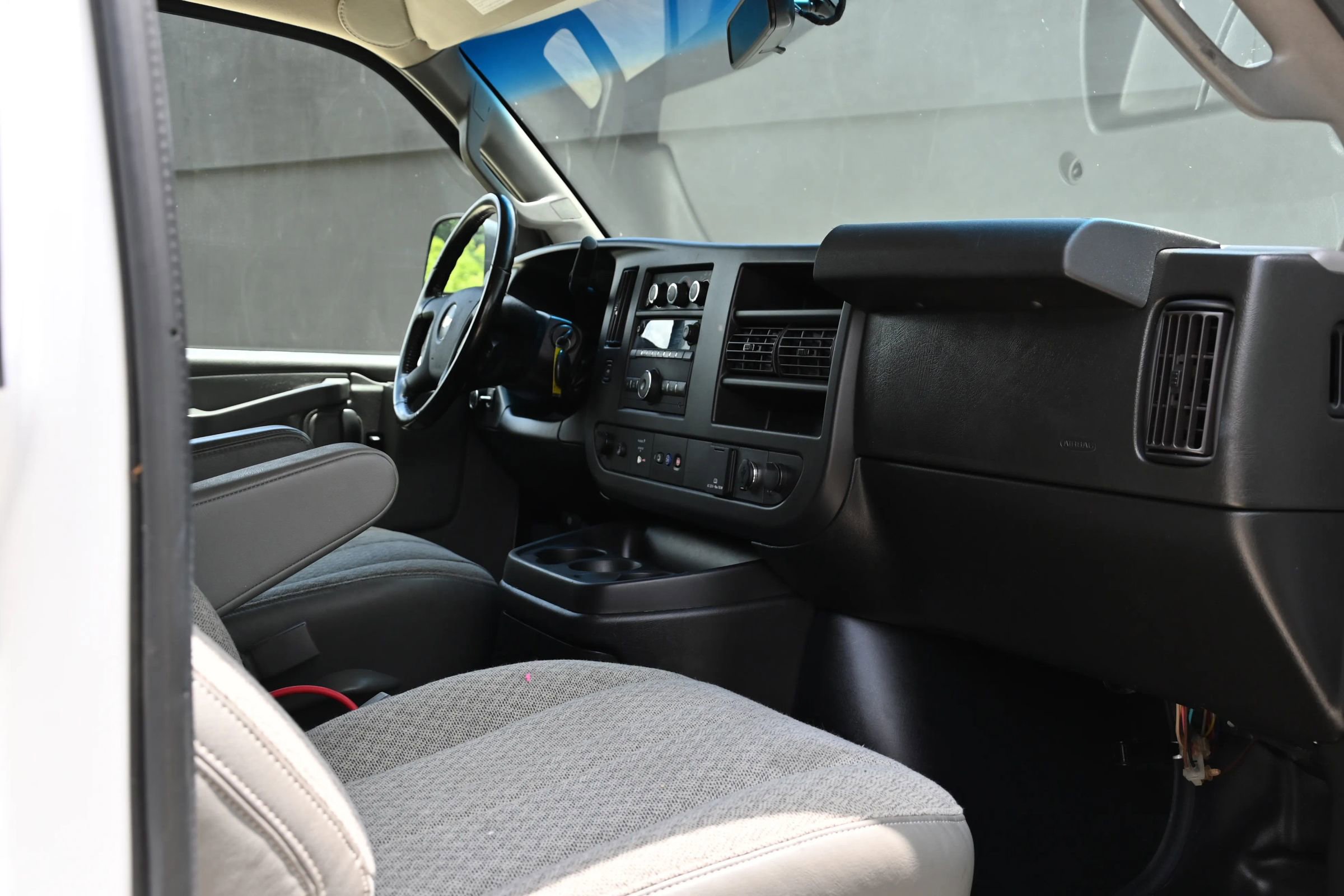 Used 2021 Chevrolet Express 2500 w/ Driver Convenience Package image 15