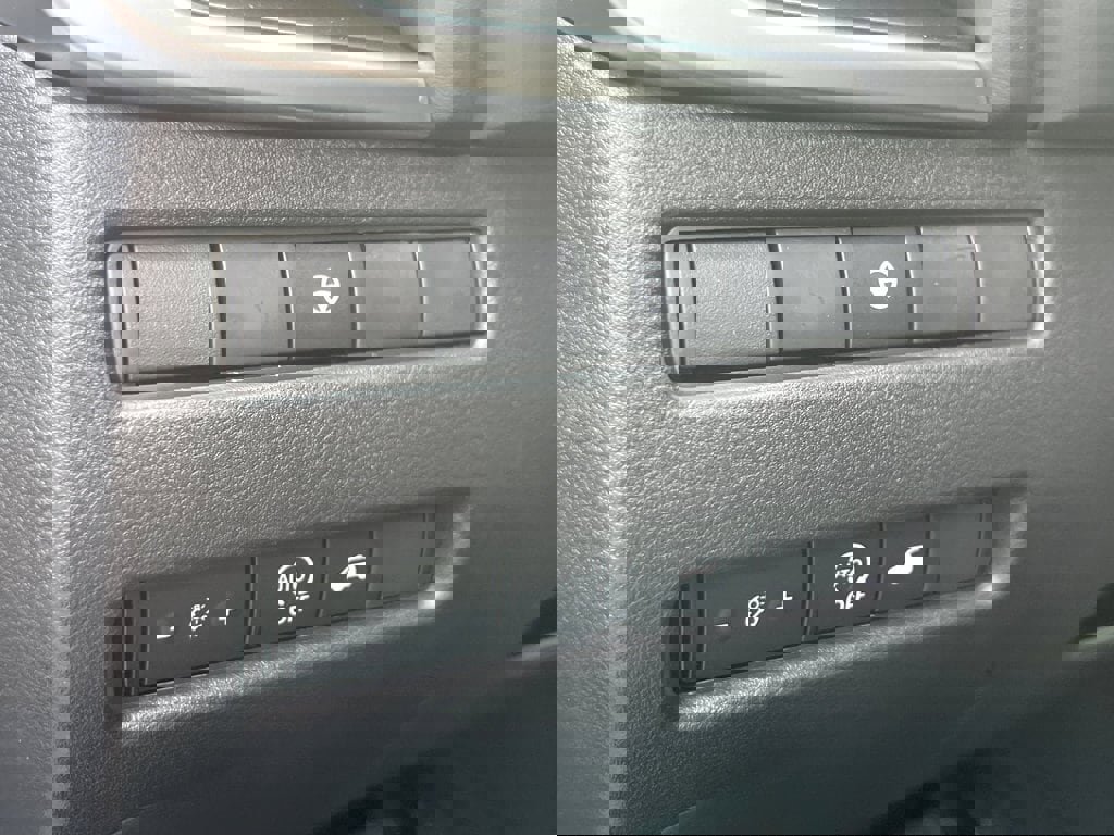 New 2025 Nissan Rogue SV image 15