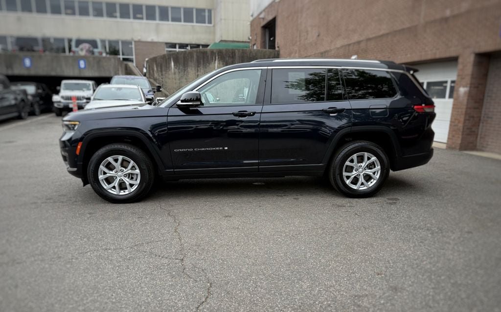 Used 2023 Jeep Grand Cherokee L Limited w/ Luxury Tech Group II AWD/4WD image 14
