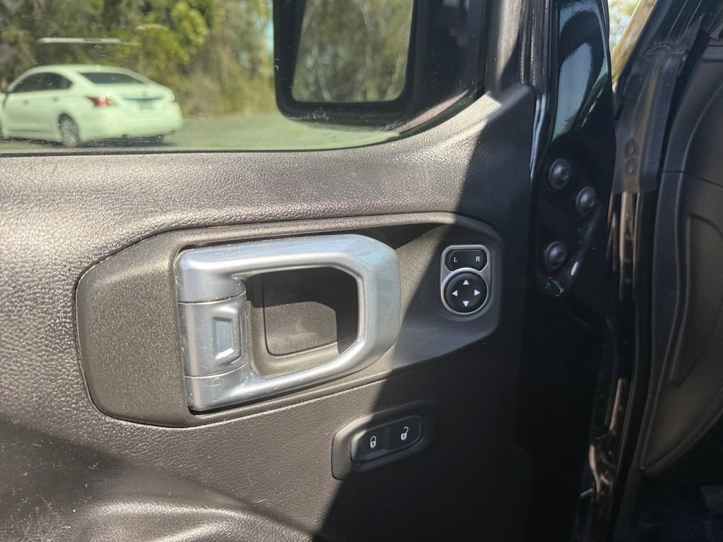 Used 2021 Jeep Gladiator Sport image 18