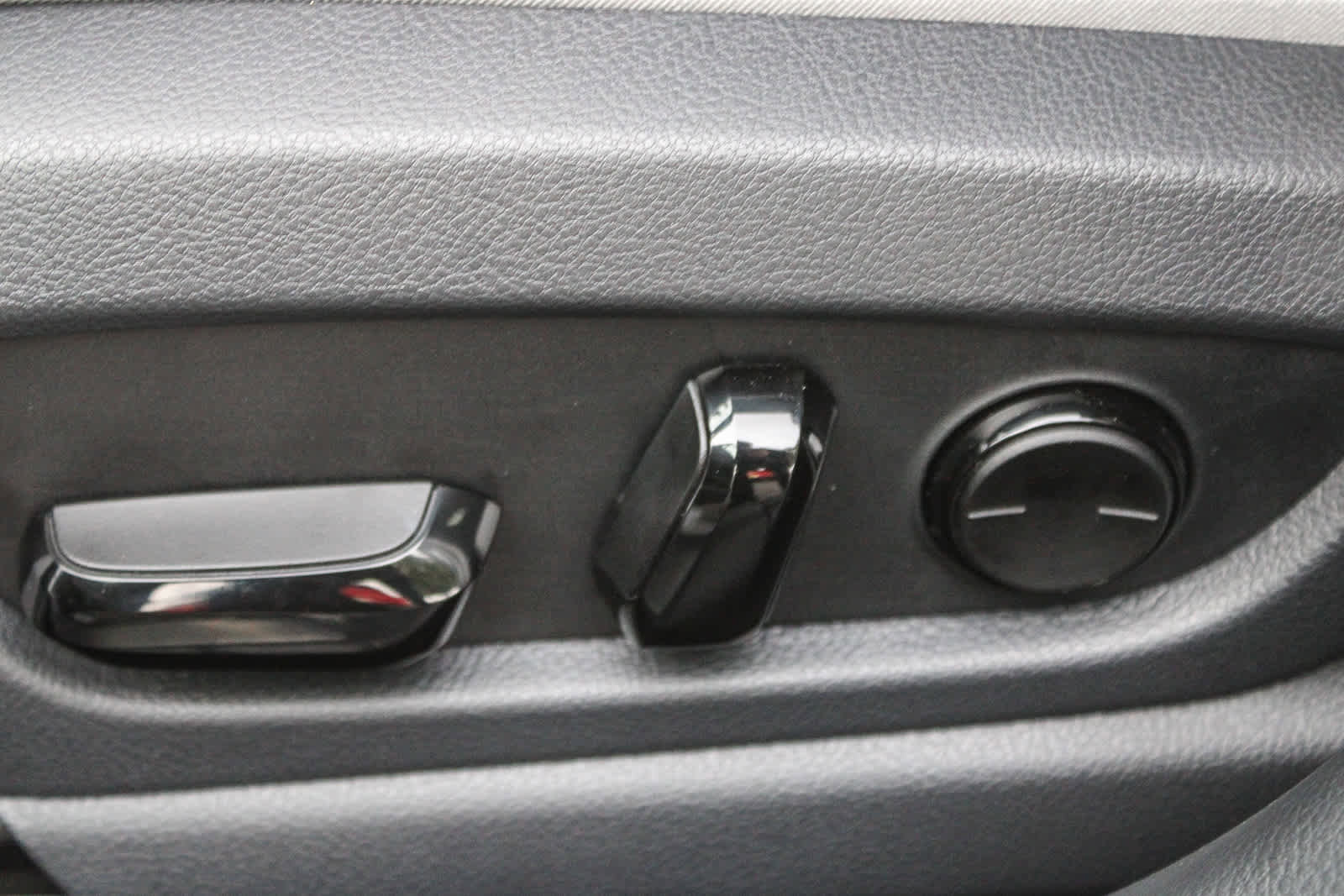 New 2025 Lexus UX 300h FWD image 22