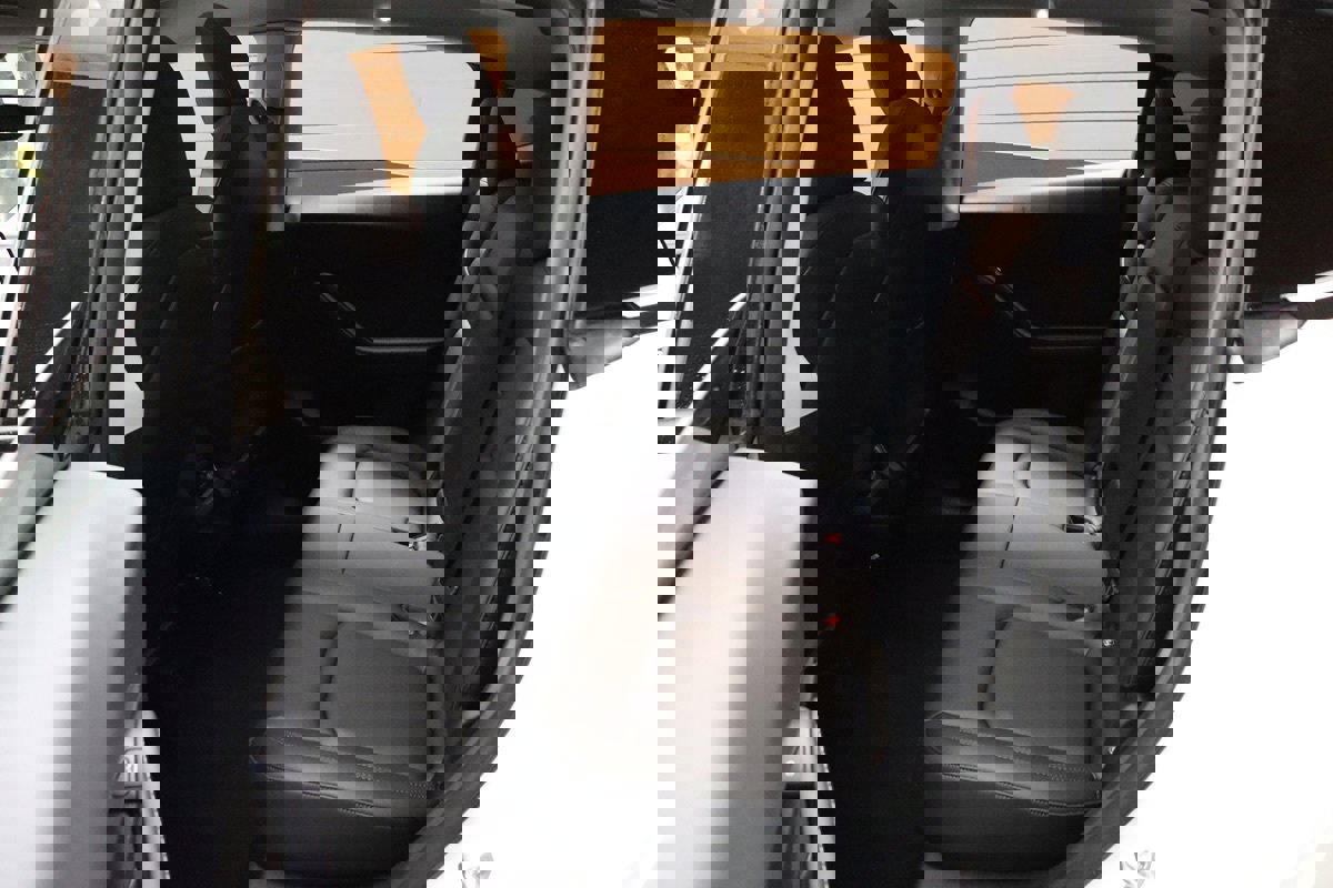 Used 2022 Tesla Model Y Long Range image 35