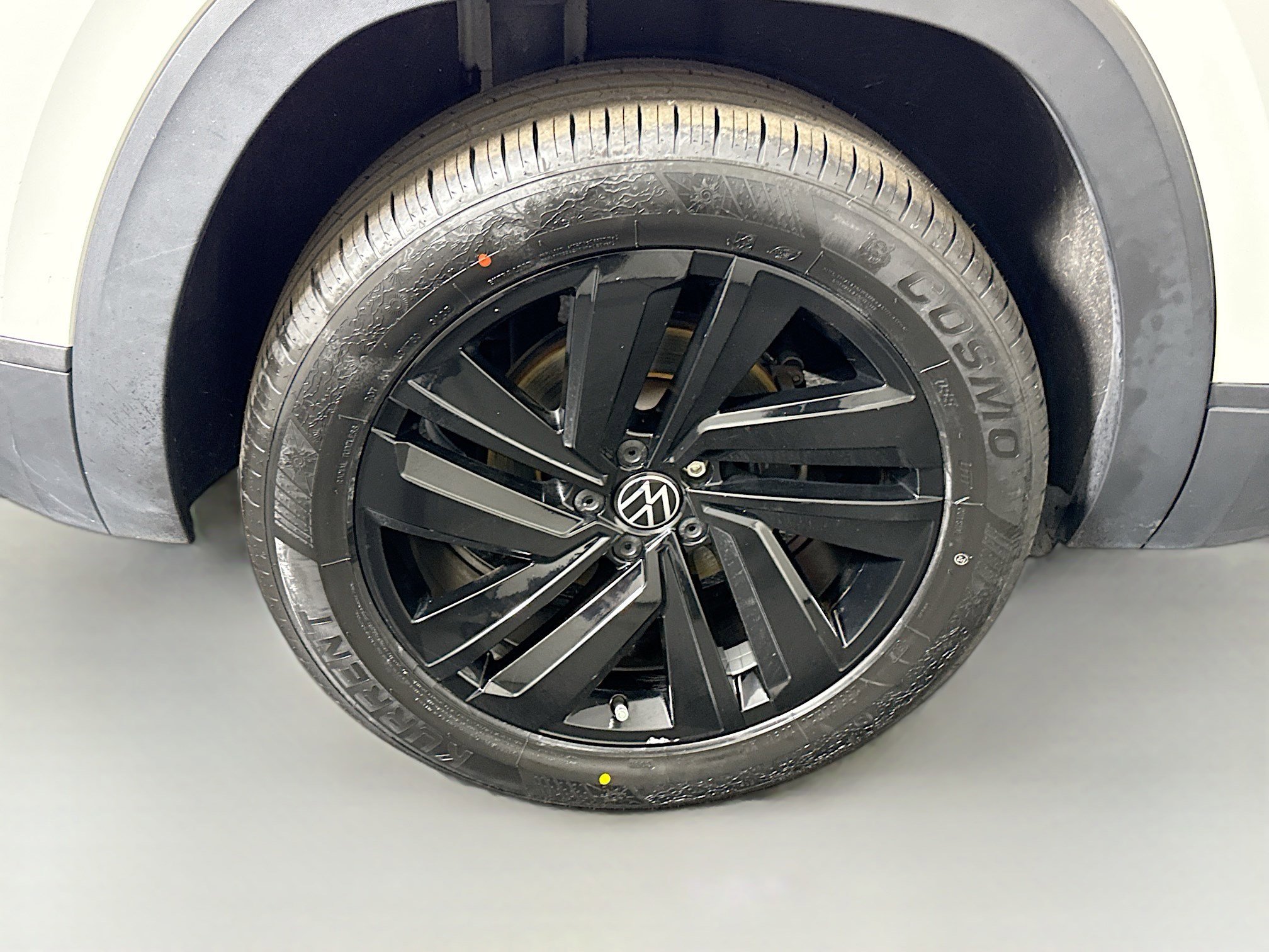 Used 2023 Volkswagen Atlas Cross Sport SE FWD image 33