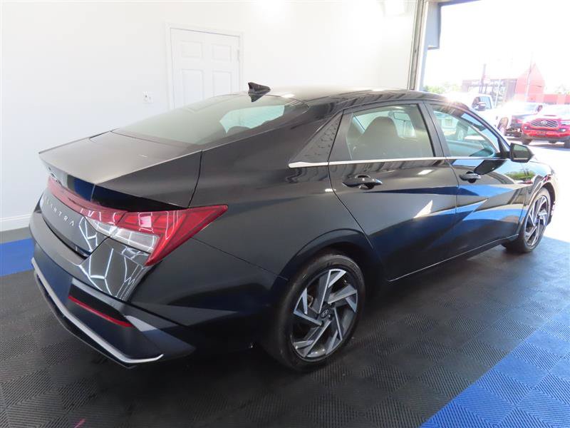 Used 2024 Hyundai Elantra SEL w/ Convenience Package FWD image 13