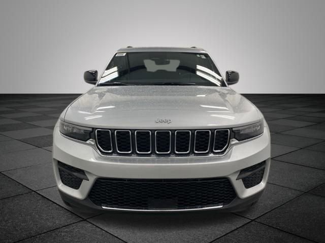 Used 2025 Jeep Grand Cherokee Laredo X w/ Luxury Tech Group I image 2