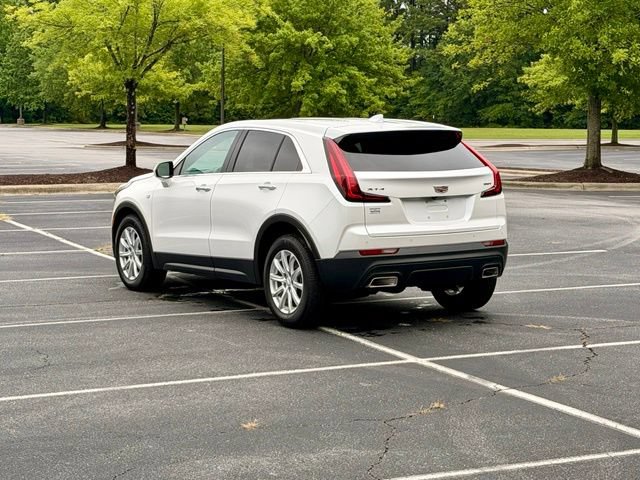 Certified 2022 Cadillac XT4 Luxury w/ Cold Weather Package FWD image 5